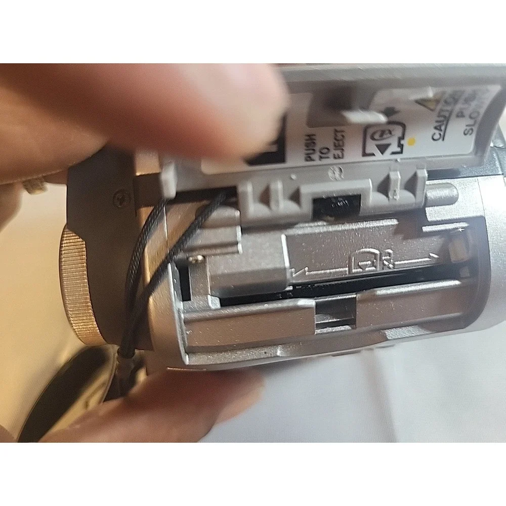 Olympus Camedia C730 Ultra Zoom Digital Camera 2MP CCD NO MEMORY card parts only